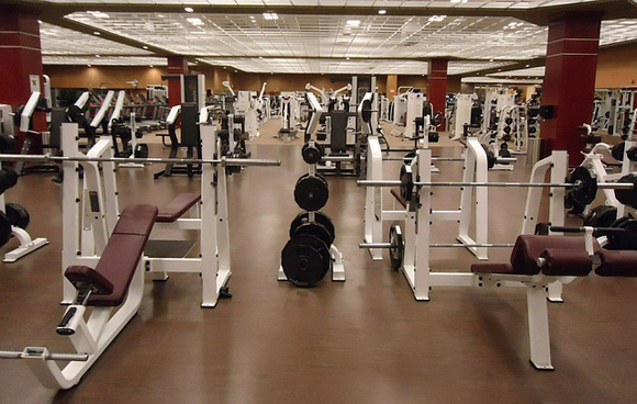 Geräte in einem Fitnessstudio