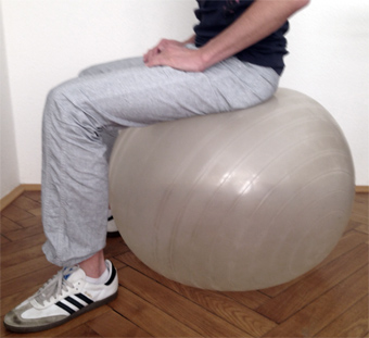 Der Sitzball sollte vorwiegend zur Gymnastik eingesetzt werden